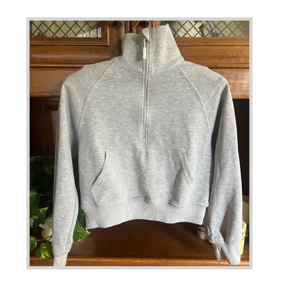 Girl's 1/2 zip sweatshirt size 10Y. 140.  gently worn